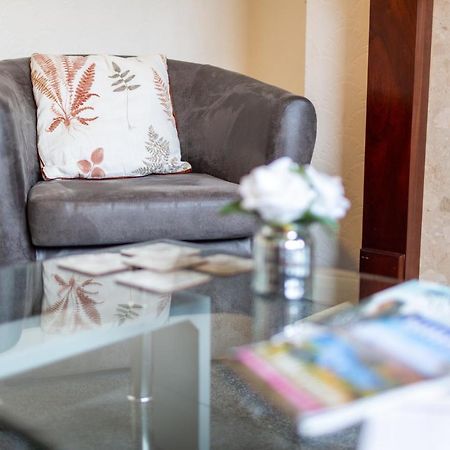 칼라일 Adrian House, Near Hospital, Easy Parking + Garden 아파트 외부 사진