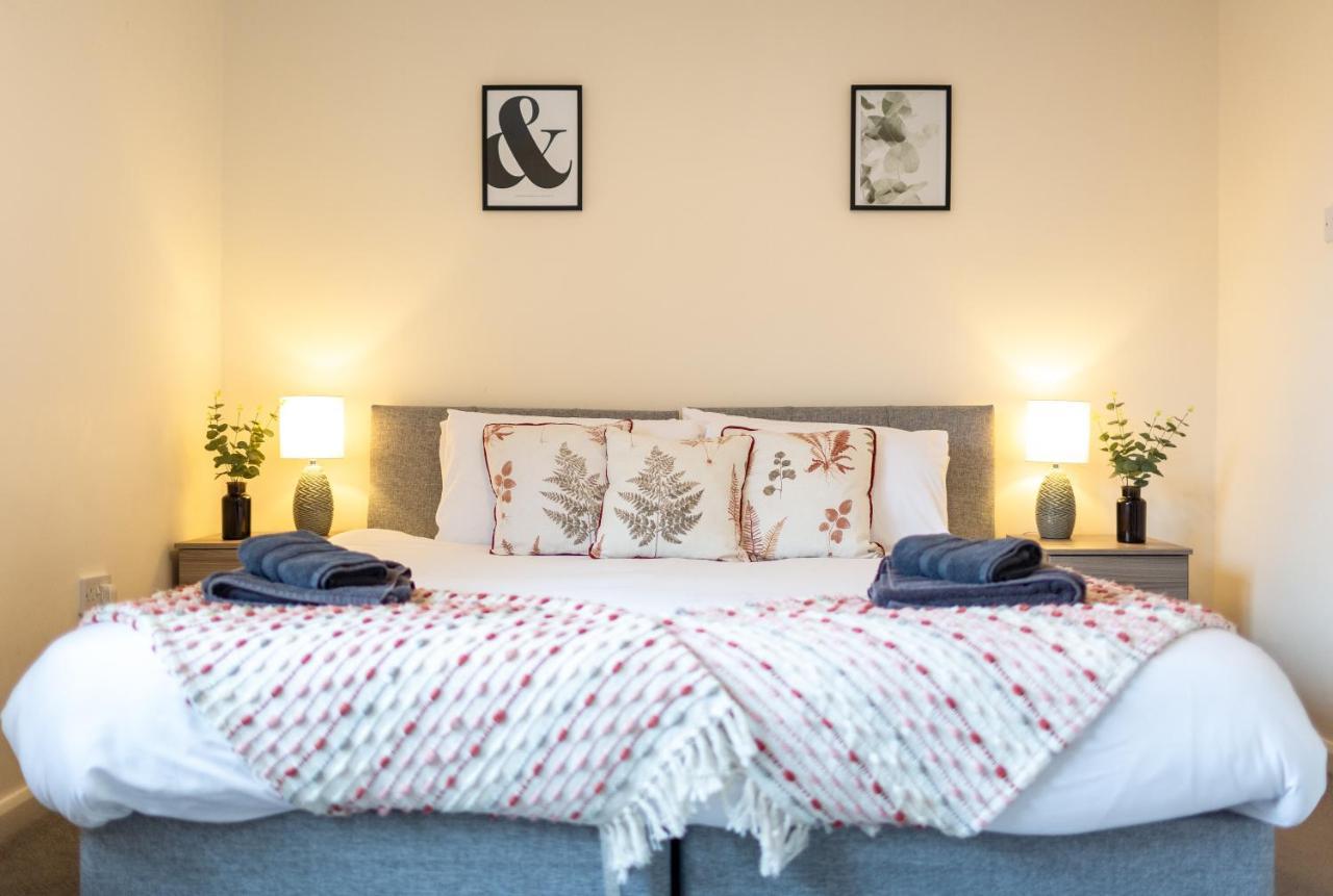 칼라일 Adrian House, Near Hospital, Easy Parking + Garden 아파트 외부 사진